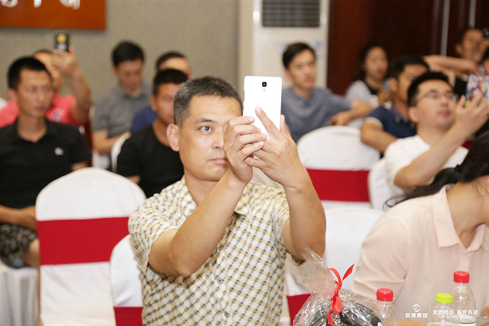 1561617342875550.jpg 認(rèn)真1_副本.jpg