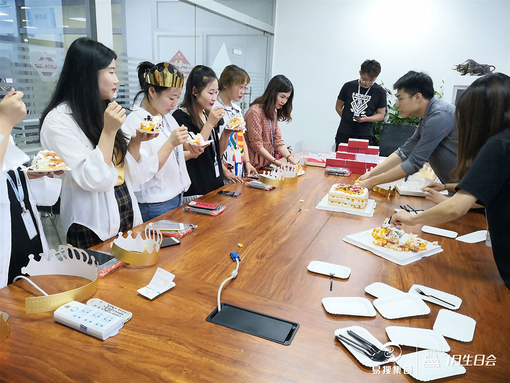 1563786710391143.jpg 吃蛋糕.jpg