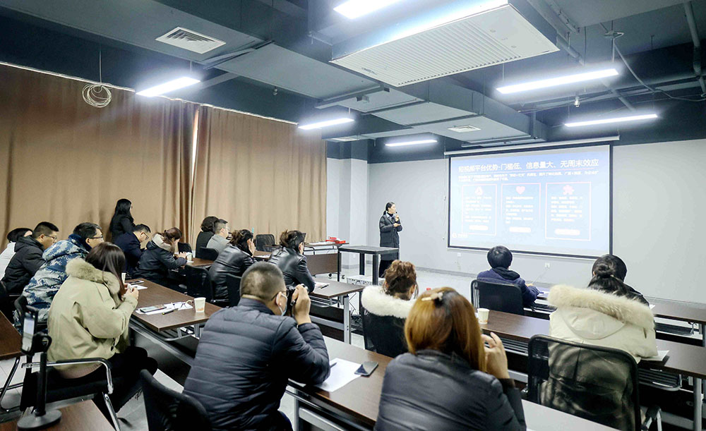 1607937636988090.jpg 周菲菲.jpg